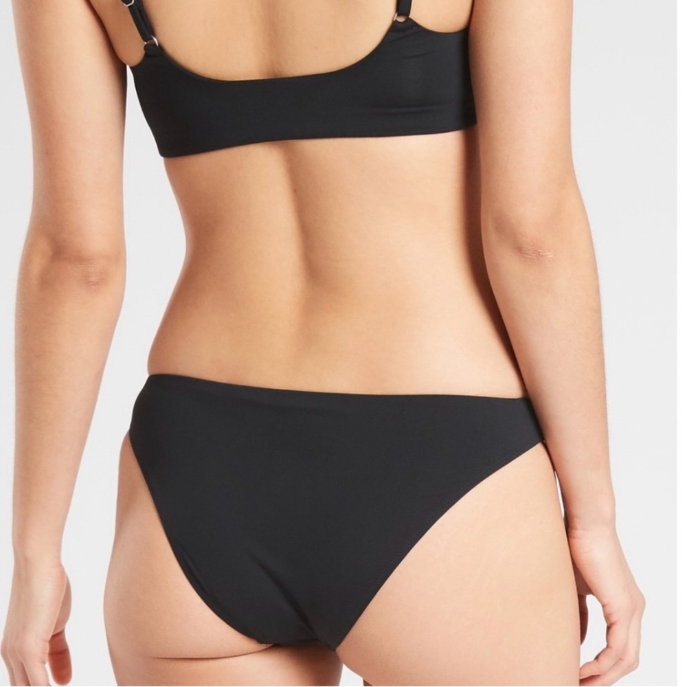Athleta M Clean Low Rise Bottom - Picture 2 of 5